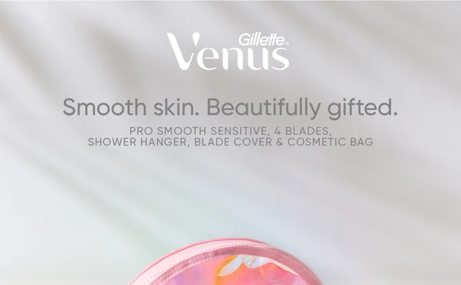 The Venus Pro Smooth Sensitive Set: Pro Smooth Sensitive razor, 4 blades, shower hanger, blade cover and cosmetic bag