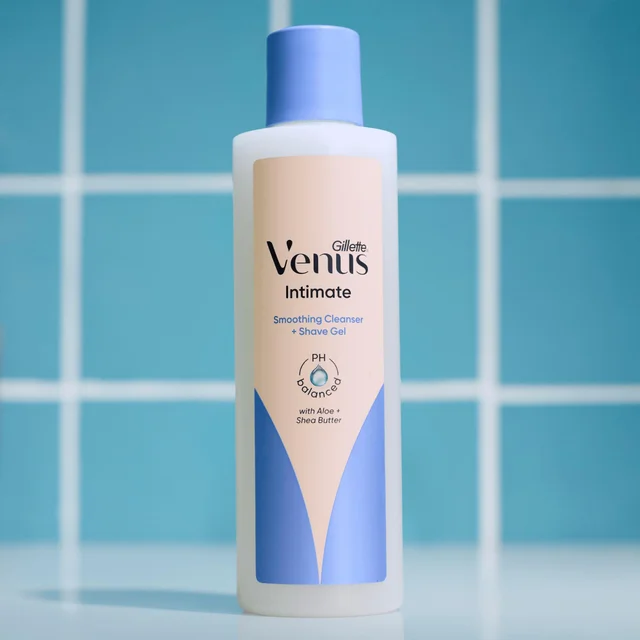 Gillette Venus 2-in-1 Cleanser and Shaving Gel for Pubic Hair and Skin (190ml)