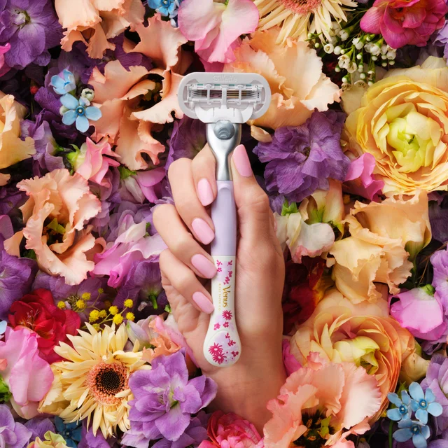 Venus Sensitive Smooth Deluxe Razor - Exclusive Rifle Edition