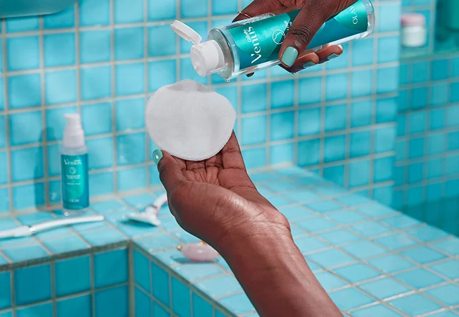 Putting Gillette Venus Cleansing Primer to the cotton pad