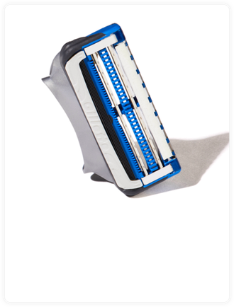 Close-up of SkinGuard Sensitive Razor Blades | Gillette UK